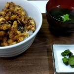 市場のめしや まんまる食堂 - 大漁イカゲソ丼