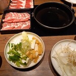 牛しゃぶ牛すき食べ放題 但馬屋 - 定量牛910円と上牛1,280円税別