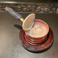 鉄板焼ステーキ 喜扇亭 東京ミッドタウン店 - 名物・蛤の吸い物