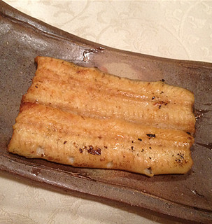 日本橋いづもや - いづも焼き　世界で初めて鰻100％で作った魚醤。それで鰻を焼き上げた逸品。素晴らしい香りです。