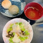 桜小町 - パン2種類とサラダ、スープ
