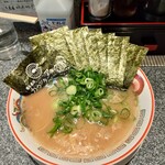 博多長浜 カウンターアタック - ラーメン¥700＋のり¥100