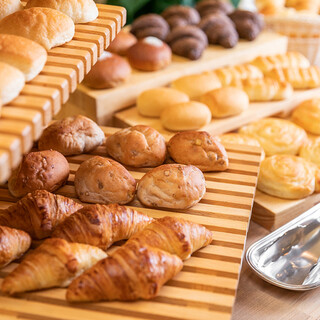 毎日焼きたてを♪大人気の「パンバイキング」！