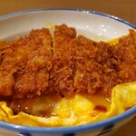 瑞兆 - フワトロの卵焼きに鎮座するかつは美味しそうです。