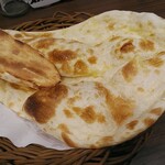 カレーのロッシーニ - ナン