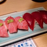 すしセンター - 令和4年3月
            生本マグロトロ1貫 308円
            上マグロ赤身1貫 110円