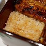 うなぎ竹屋 - タレはわりとしっかり浸透していてもお米の甘みを際立たせてくれます