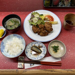 トルション - チキン唐揚げ定食 920円(税込み) ご飯おかわり無料