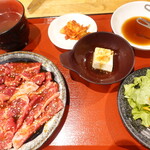 Shukou Yakiniku Kagari Bi - 三種盛定食