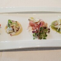 ラ・リリアーナ - 前菜の盛り合わせ、カプレーゼ、タコ、パルマ産生ハム、帆立、ヒラメ
