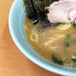 横浜らーめん 武蔵家 - 前回よりあっさりしたスープでしたが、武蔵家らしい獣感があります。