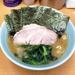 横浜らーめん 武蔵家 - ラーメン650円麺硬め。海苔増し50円。