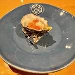 Spice&Dining KALA - キャッツアイ＆ブッシュキャビア（豪州産牡蠣とフィンガーライム）