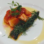 La Stalla - ブラッドオレンジ タロッコ種　塩をして2日間寝かせた鰯　庭獲れのチャービルとディル