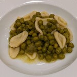 La Stalla - 手打ちオレッキエッテ　玉葱とイタリア産グリーンピースを、鞘からとったブロードで煮こんだラグー