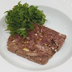 La Stalla - 浜頓別のエゾ鹿 熟成後、解体時に出た端肉をベースにしたテリーヌ 　羊のレバー、ピスタチオ入り（赤ワインでマリネ後78度で90分加熱、3週間熟成)　わさび菜のサラダ