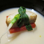 徳うち山 - 淀大根　京人参　海老芋の白味噌椀
      