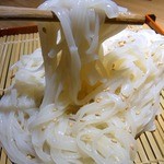 焼鳥・元気 - 〆の一品です。
      今回は、稲庭うどんざる６５０円にしましたよ。
      元気で稲庭うどんを食べるのは初めてですね。
      楽しみです。 