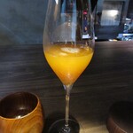 yokoyama - ジャスミンベースでリンゴをすり下ろしたレモンマートルの炭酸ティー