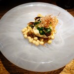 yokoyama - アミューズ～皮蛋(ピータン)豆腐 ニラの醤 鰹節