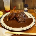 カレーの南海 - エビフライカレー(大辛の辛め)+メンチカツ　980円+300円　口直しのキャベツ千切り100円