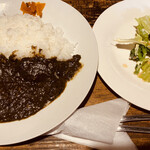 番童 - 料理写真:甘辛黒カレー(番童カレー)＝800円