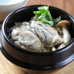Oyster with lemongrass clay pot rice