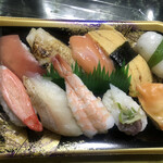 ザ・ビッグ - 料理写真:2022/03/21
にぎり寿司10貫光輝 299.18円