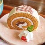 井尻太郎茶園 峠の里 - ★きなこと黒蜜のロールケーキ