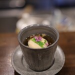 鳥田中 - 黒薩摩鶏と毛蟹、ユリ根のコンソメ