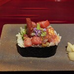 銀座 しのはら - 八寸：伊勢海老昆布締め、赤貝、ホタテ、鶉、ナマコ、 　　　　蓮根酢漬け、鯛西京焼き、いなり寿司、海老芋 　　　　蛸、数の子酒粕味噌漬け、京揚げ、水菜