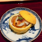 銀座 しのはら - トラフグ白子、うに、鮟肝の寿司、柚子釜入れ