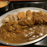 Shouwa Shokudou - あいもりチキンカツカレー 味噌汁付きです。