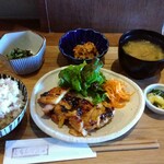 Tomon'Ya Shokudou - 鶏の味噌漬け焼き定食