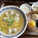 Ummeiippoukemmaruifamirimizonokuchi - えび雲呑麺と小籠包セット(1738円)