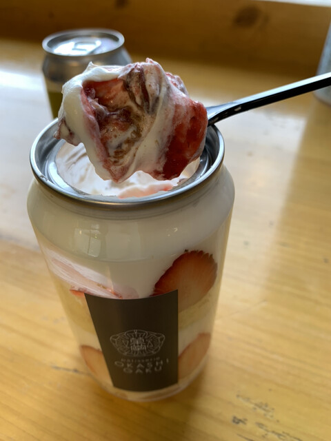 patisserie OKASHI GAKU 自販機コーナー（パティスリー オカシ ガク 自販機コーナー） - 旭川四条（ケーキ）の写真