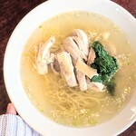 中国料理 四川  - 蒸し鶏塩ラーメン　大きめ！