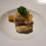 170828779 - 松阪豚のロースとバラ肉バジルソースとラグー、手前は厚岸の牡蛎