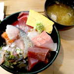 Kushikou - 【ランチ】小丼と小鉢3品セット（あら汁付￥800）　小丼は海鮮丼を選択、小さくても充実！