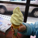 さのや 今川焼店 - 子供はソフトクリーム。