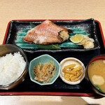 釣船茶屋 ざうお - 焼き魚定食(赤魚、ご飯少なめ)_¥900