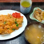 Jiyuuichiya shokudou - お味噌汁はお豆腐がゴロっと入って温まります。