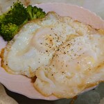 お食事処 丘 - 目玉焼き