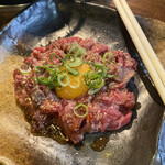 焼肉 結 - 炙りユッケ❗️秘伝のつけタレがヤバめ❗️