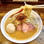 東京味噌らーめん 鶉 - 味噌ラーメンには珍しいピロピロ麺