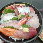 馳走屋 魚喜 - 【2022.3.22(火)】海鮮ちらし(並盛)1,650円