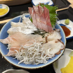 マルニ水産 - 海鮮丼　正面