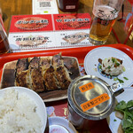 アガリコ餃子楼 - 餃子定食　ビールのアテにパクチーメンマをセレクト