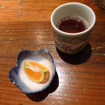 地酒喝采 かも蔵 - お会計すると出てくる、みかんとお茶。ほっと一息、泥酔前に帰りましょ♪