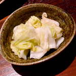 地酒喝采 かも蔵 - 自家製・白菜の漬物。ザクザクとした歯触り、フレッシュな野菜感ばっちり